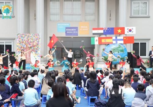 Sinh hoạt dưới cờ tháng 4 – “Đất nước trọn niềm vui”