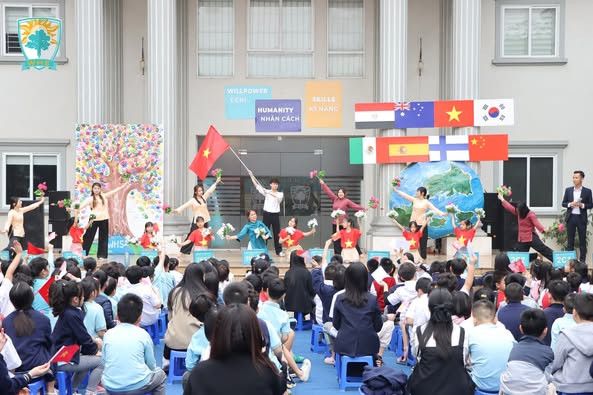 Sinh hoạt dưới cờ tháng 4 – “Đất nước trọn niềm vui”