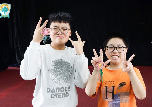 Nghệ thuật từ những nút thắt – Phụ huynh giảng dạy, WHSers sáng tạo