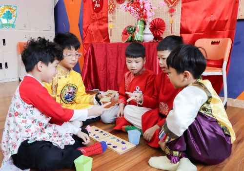 Cùng thầy Romeo khám phá Tết và trò chơi dân gian