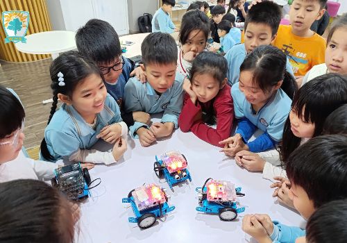 Trải nghiệm khoa học & công nghệ cùng WHSers