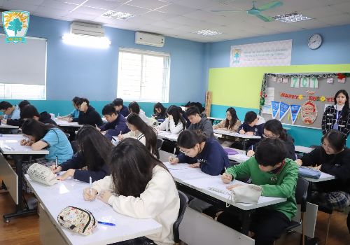 Học sinh khối 9 bước vào kỳ thi cuối học kỳ 1 theo đề chung của Quận