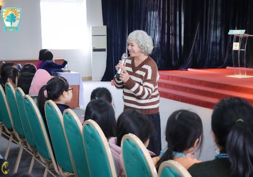 Khơi dậy đam mê văn học cùng nhà thơ Bùi Phương Thảo