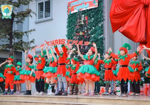 Giáng sinh 2024: Vũ điệu nhịp nhàng, 3R sáng tạo