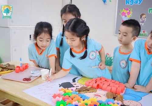 CLB Tiền Tiểu học: Sáng tạo và đầy màu sắc từ những tác phẩm chào mừng 20/11