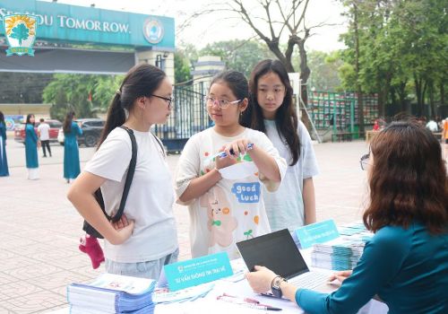 Tây Hà Nội tài trợ học bổng suốt cấp “Nuôi dưỡng và phát triển tài năng” học sinh đầu cấp
