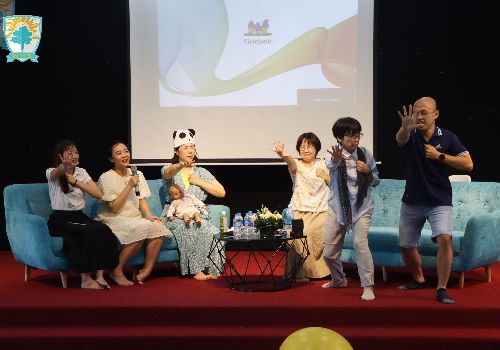 Buổi trò chuyện đặc biệt: Bài học về kĩ thuật massage cho con tại trường Tây Hà Nội