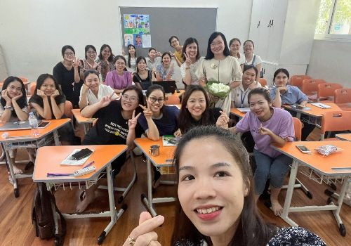 Khi thầy cô đi học…