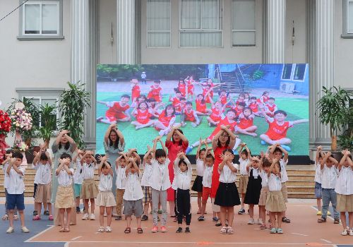 Học sinh lớp 1 Tây Hà Nội đã trưởng thành như thế nào sau một học kỳ?