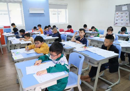 WHS cùng Titan đồng hành phát triển tài năng toán học trẻ