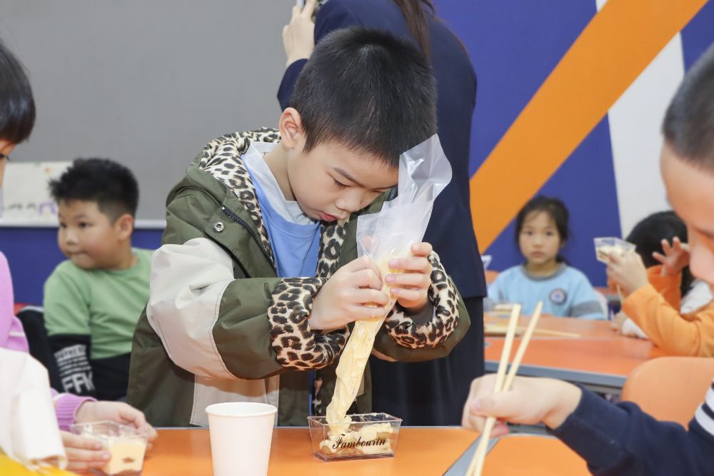 WHSers hóa thân thợ làm bánh Tiramisu