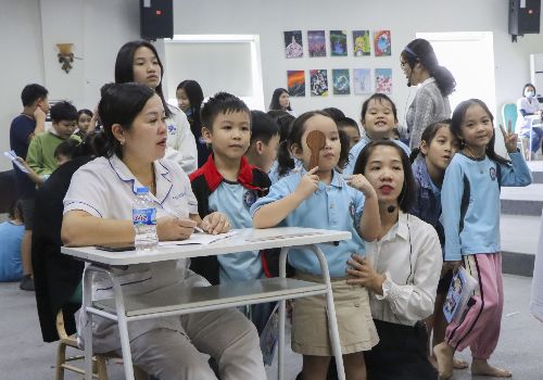 Tổ chức khám sức khỏe cho học sinh WHS