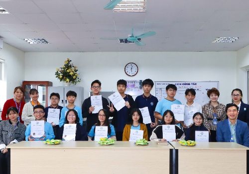 Gặp gỡ chúc mừng đội tuyển HSG của trường