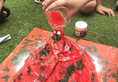 Khám phá hiện tượng “Núi lửa phun trào”