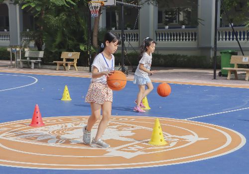 Bóng rổ – Tiết học khuấy động sân trường