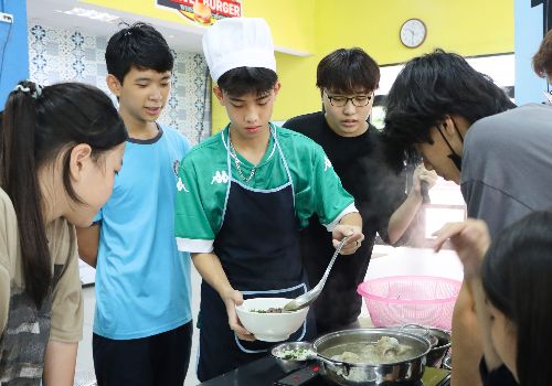 Kết nối đa chiều: Định hướng nghề nghiệp, phát triển bản thân