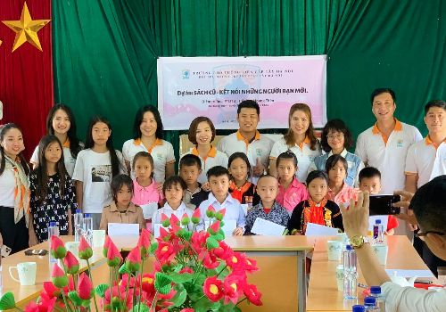 Dự án “Sách cũ – kết nối những bạn mới”: Trao tặng sách cho học sinh có hoàn cảnh khó khăn