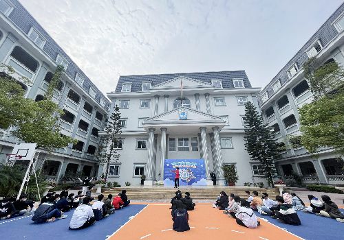 Thi thử vào 10 và món quà 11 triệu cho tú tài tương lai