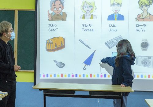 WHSers khối 10 học Ngoại ngữ 2 Tiếng Nhật trực tiếp