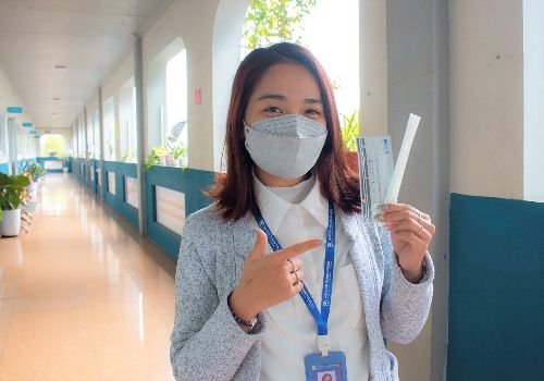 Xây dựng “Vùng học xanh” – WHS khuyến nghị học sinh tự test nhanh covid 02 lần mỗi tuần