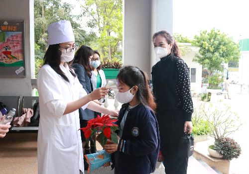 Học sinh quay trở lại trường sau đợt nghỉ phòng dịch