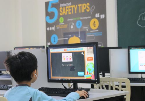 WHSers hoàn thành vòng thi Olympic tiếng Anh trên Internet cấp trường