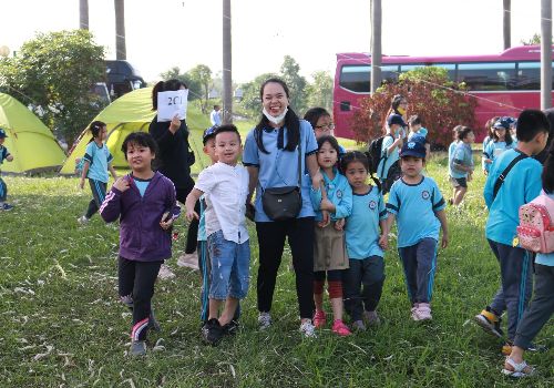 WHSers khối Tiểu học khám phá Công viên Hoa hồng