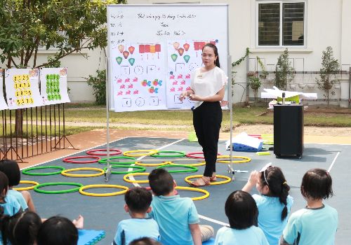 Tiết học Toán ngoài trời thú vị