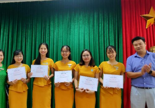 Buổi lễ trao giấy chứng nhận đào tạo giáo viên dạy Toán Pomath