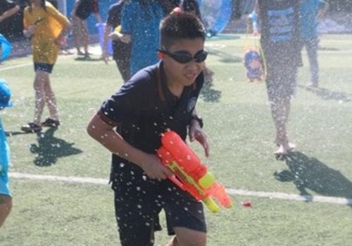 Ngày hội té nước chào hè sôi động của WHSers