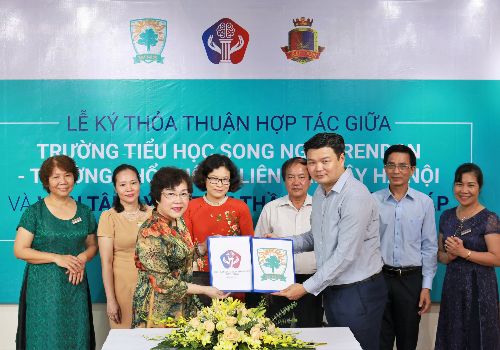 Lễ ký kết thỏa thuận hợp tác giữa Viện Tâm lý và Tâm thần học Việt Pháp và Trường Phổ thông liên cấp Tây Hà Nội