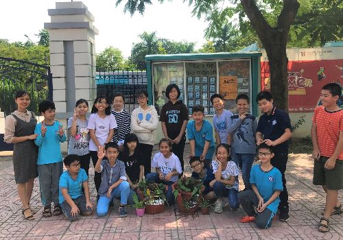 WHSers trải nghiệm trồng và chăm sóc cây