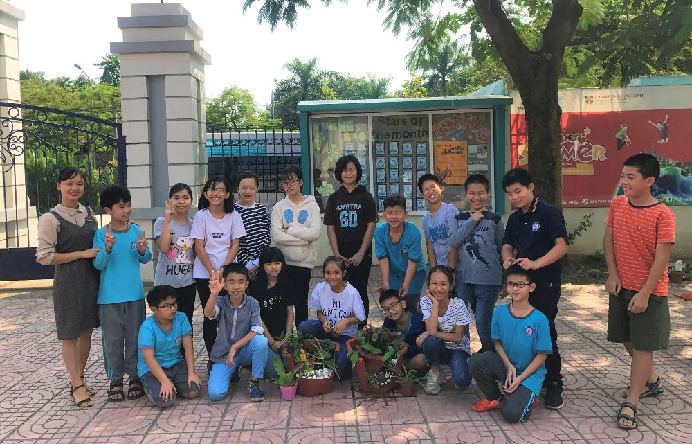 WHSers trải nghiệm trồng và chăm sóc cây