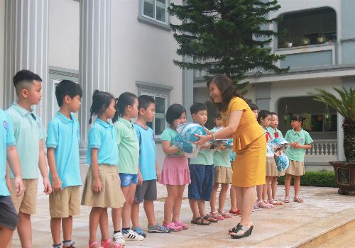 Trao giải cho học sinh có tác phẩm xuất sắc hưởng ứng phong trào An toàn giao thông