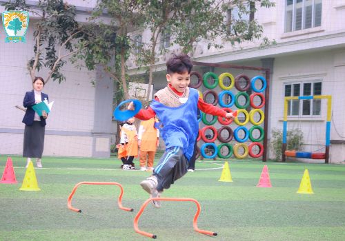 Ở cửa ngõ phía Tây thành phố…