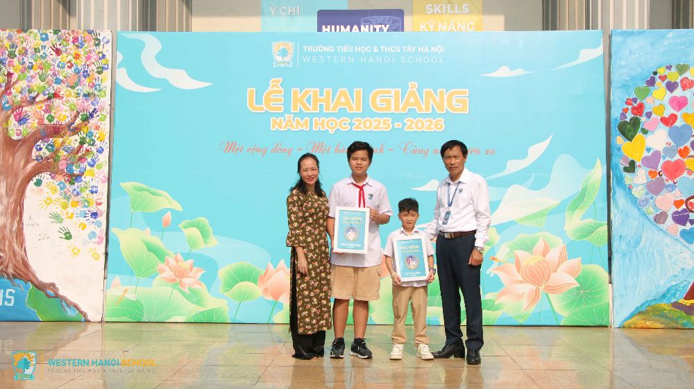 WHS TRAO 02 HỌC BỔNG TÀI NĂNG DANH GIÁ VÀ VINH DANH NHIỀU HỌC SINH, TẬP THỂ ĐẠT GIẢI CAO TRONG CÁC KỲ THI 