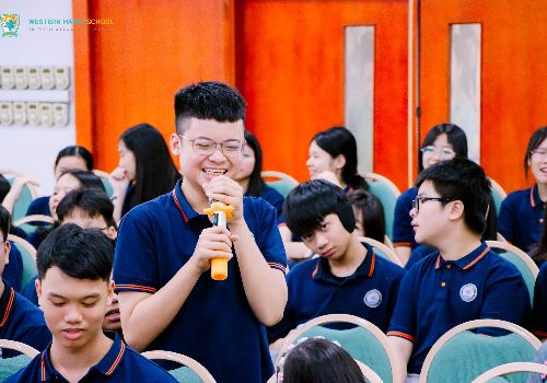 Học Tiếng Anh cá nhân hóa: WHSers lớp 8 tương tác cùng "trợ lý" AI như thế nào?