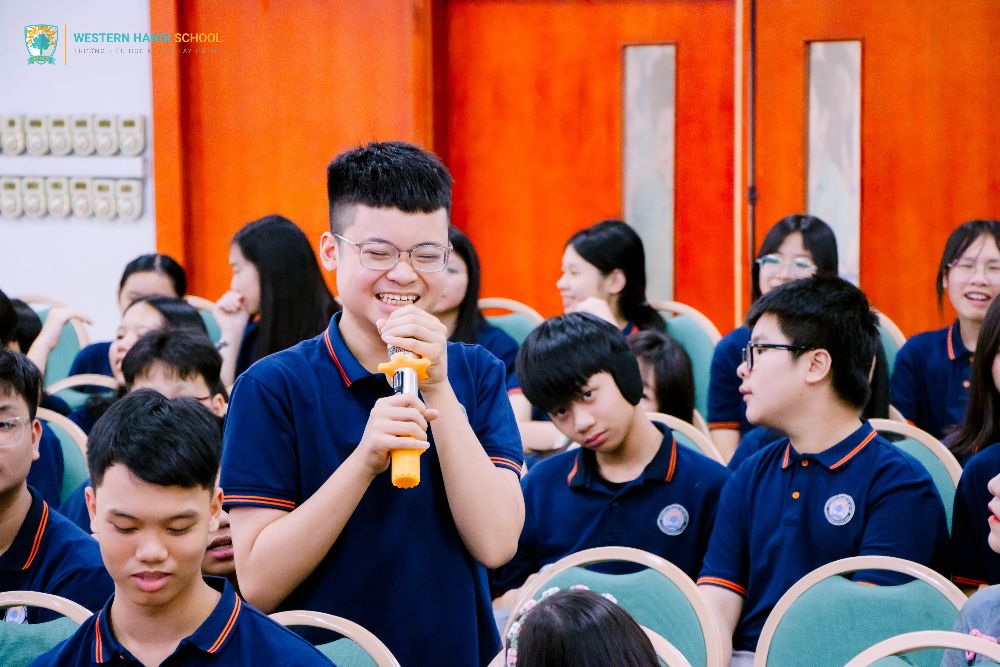 Học Tiếng Anh cá nhân hóa: WHSers lớp 8 tương tác cùng "trợ lý" AI như thế nào?