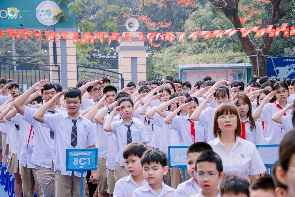 Sinh hoạt dưới cờ tháng 5: Vinh danh những nhịp cầu tri thức và khởi động hành trình "Muôn lời cảm ơn"